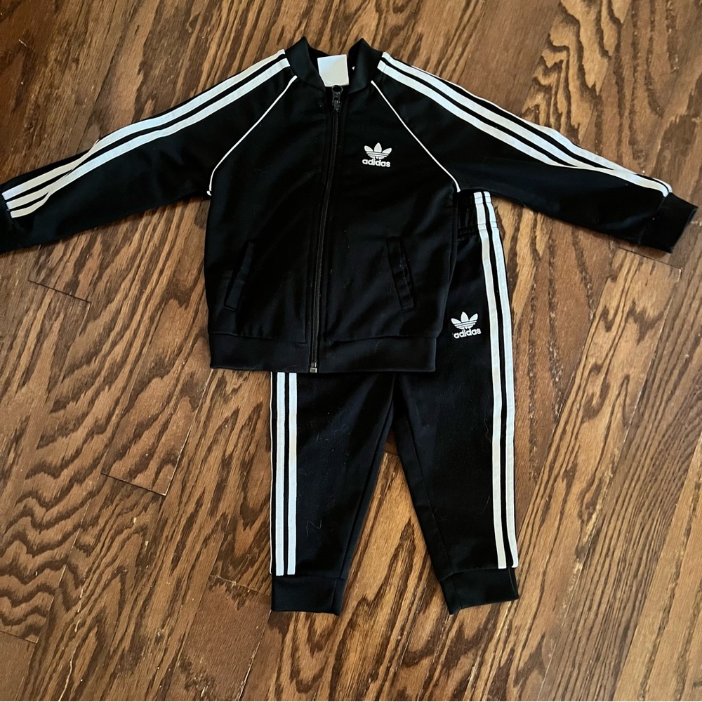 Infant adidas tracksuit with pants and jacket. Size 12-18 months.